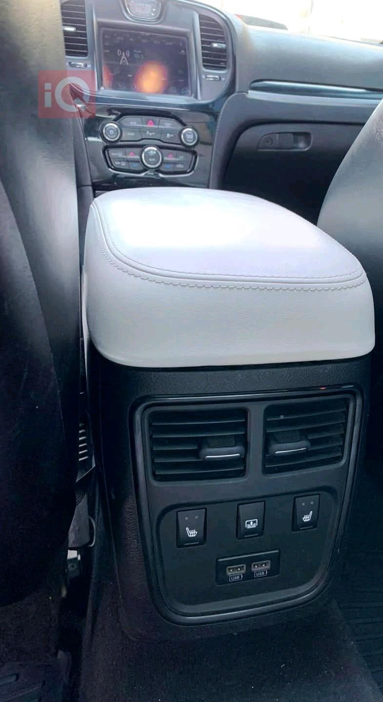 کرایسلەر 300